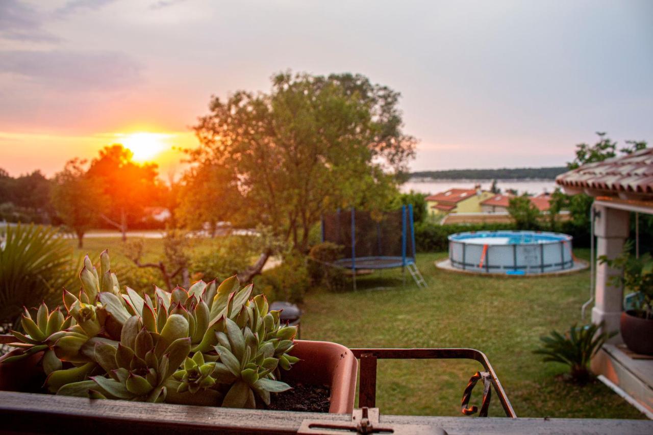 Appartamento Stone House Chiara Seaview Funtana Esterno foto