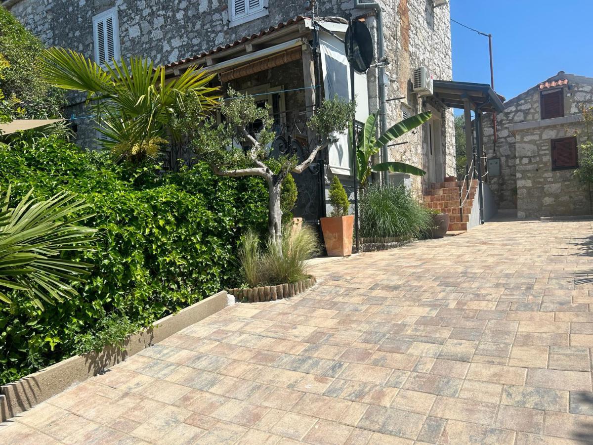 Appartamento Stone House Chiara Seaview Funtana Esterno foto